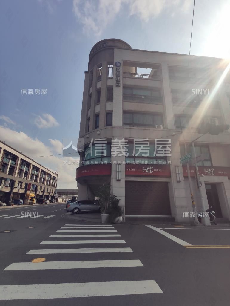 名發首富社區外觀及周邊環境