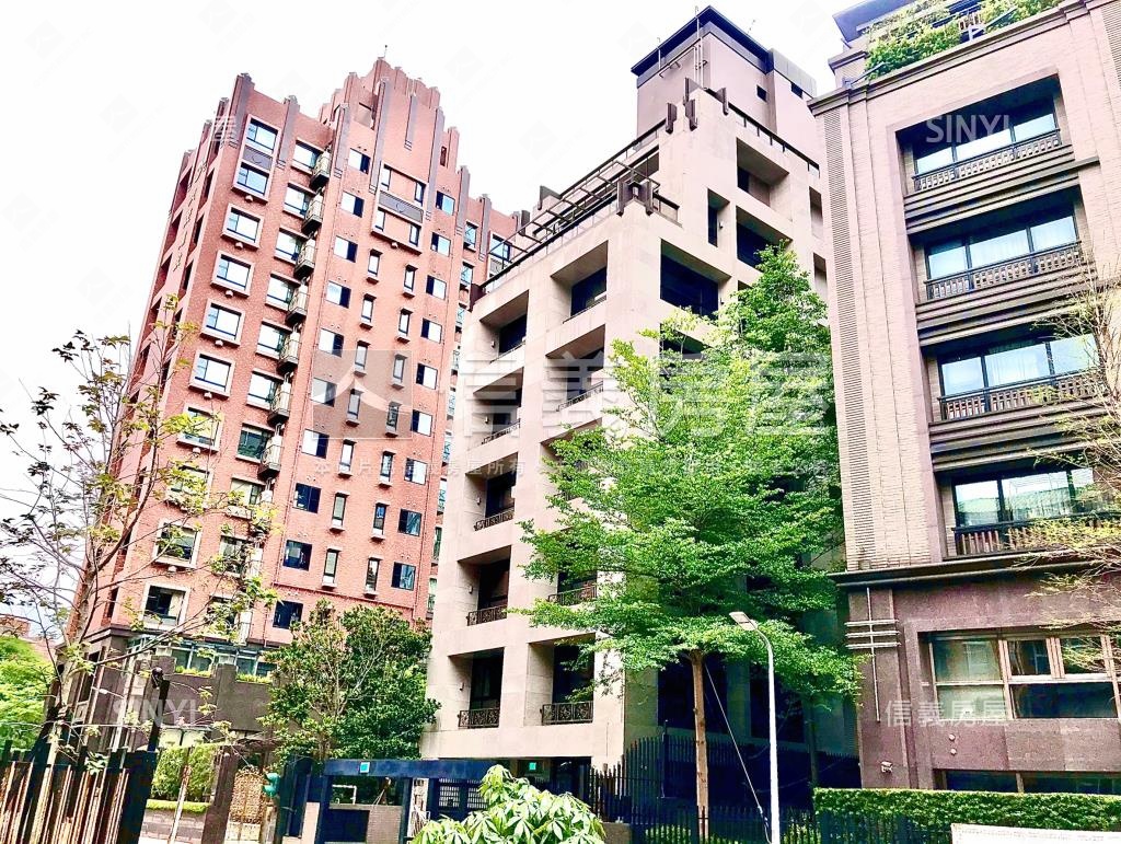 虹廷臻峰社區外觀及周邊環境