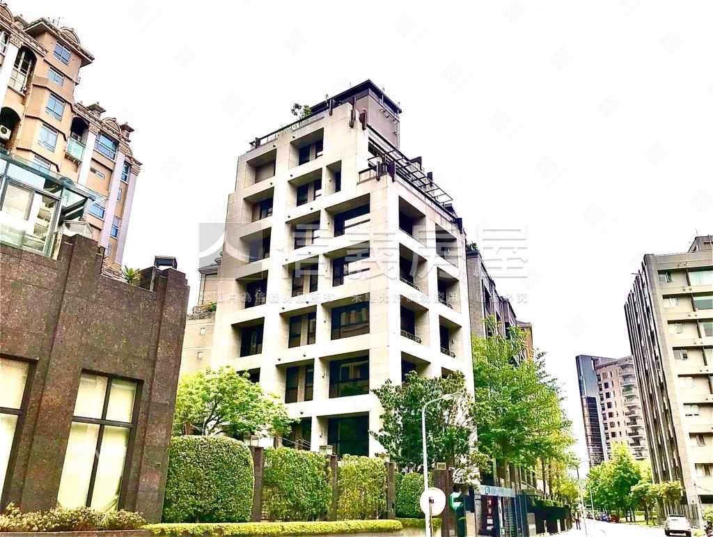 虹廷臻峰社區外觀及周邊環境