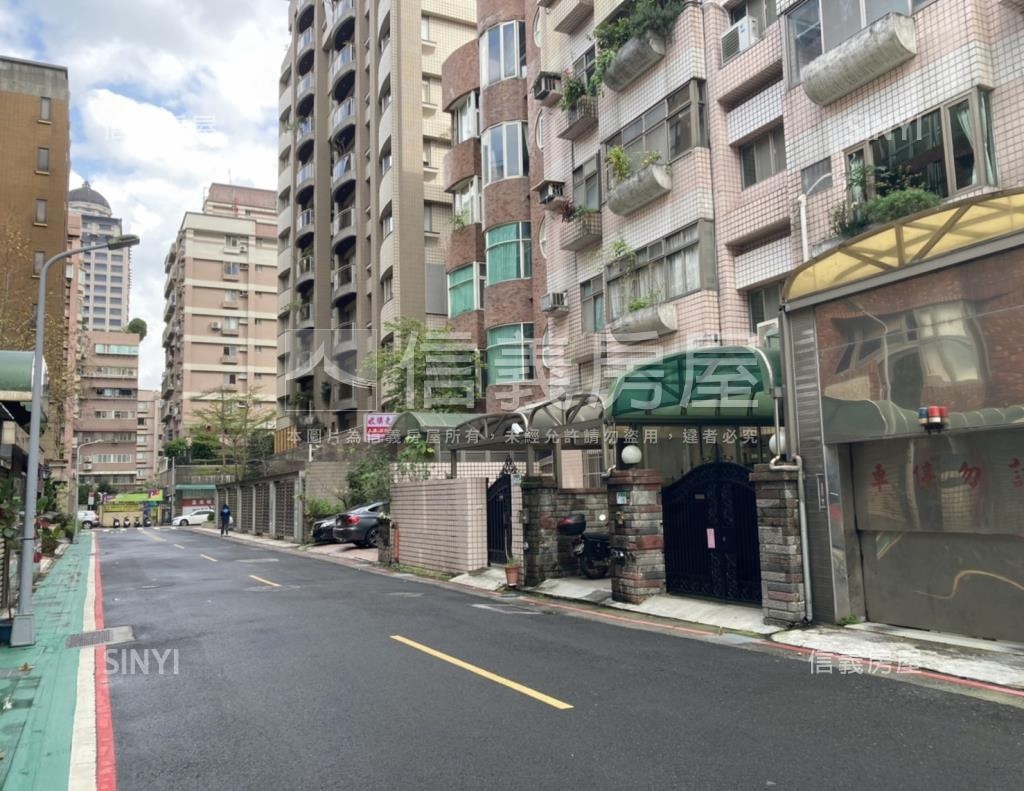 鼎座社區外觀及周邊環境