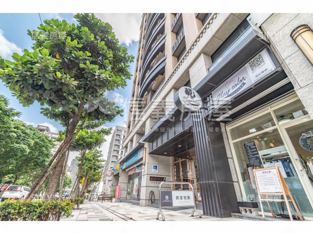 忠孝名門社區外觀及周邊環境