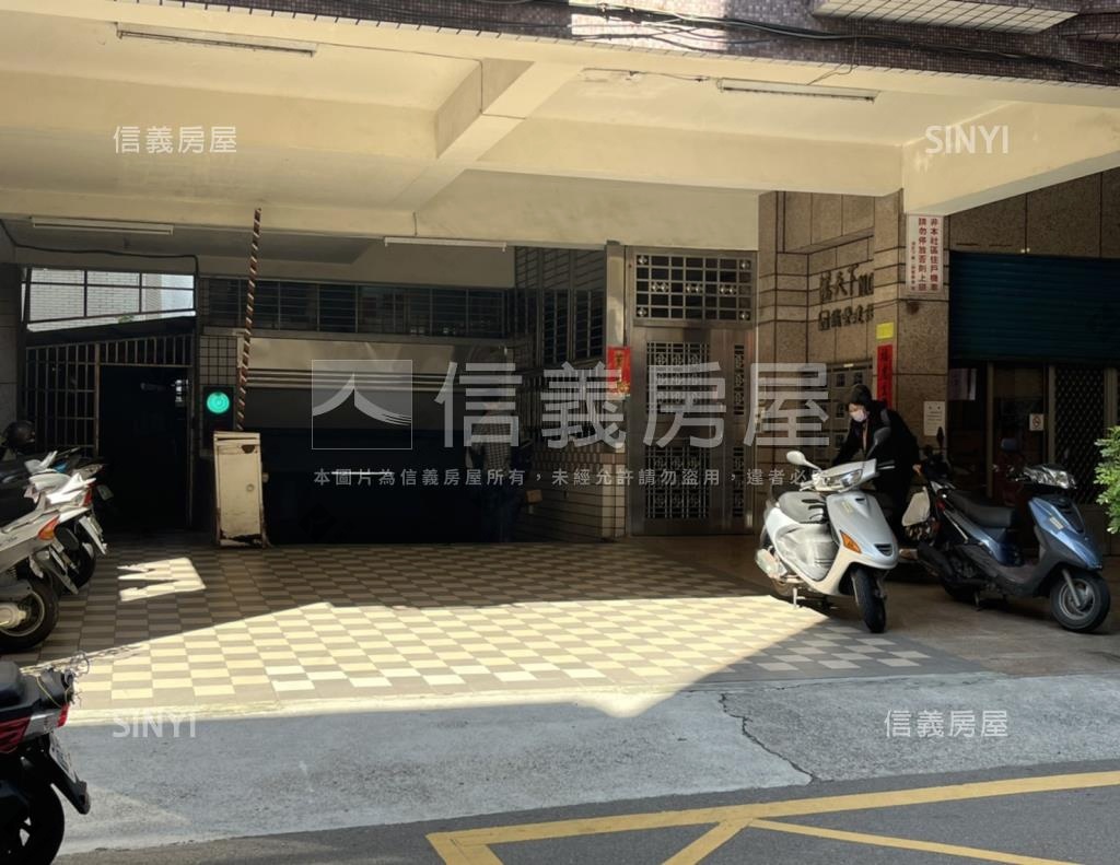 鴻天下第二期社區外觀及周邊環境