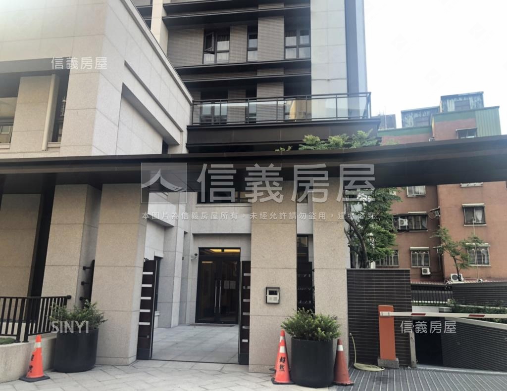 金龍尊邸社區外觀及周邊環境
