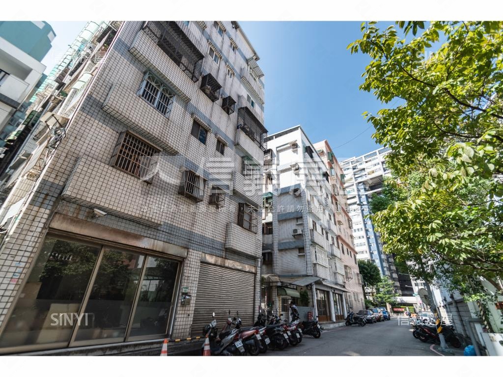金品名園社區外觀及周邊環境