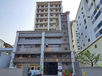春逸宏城