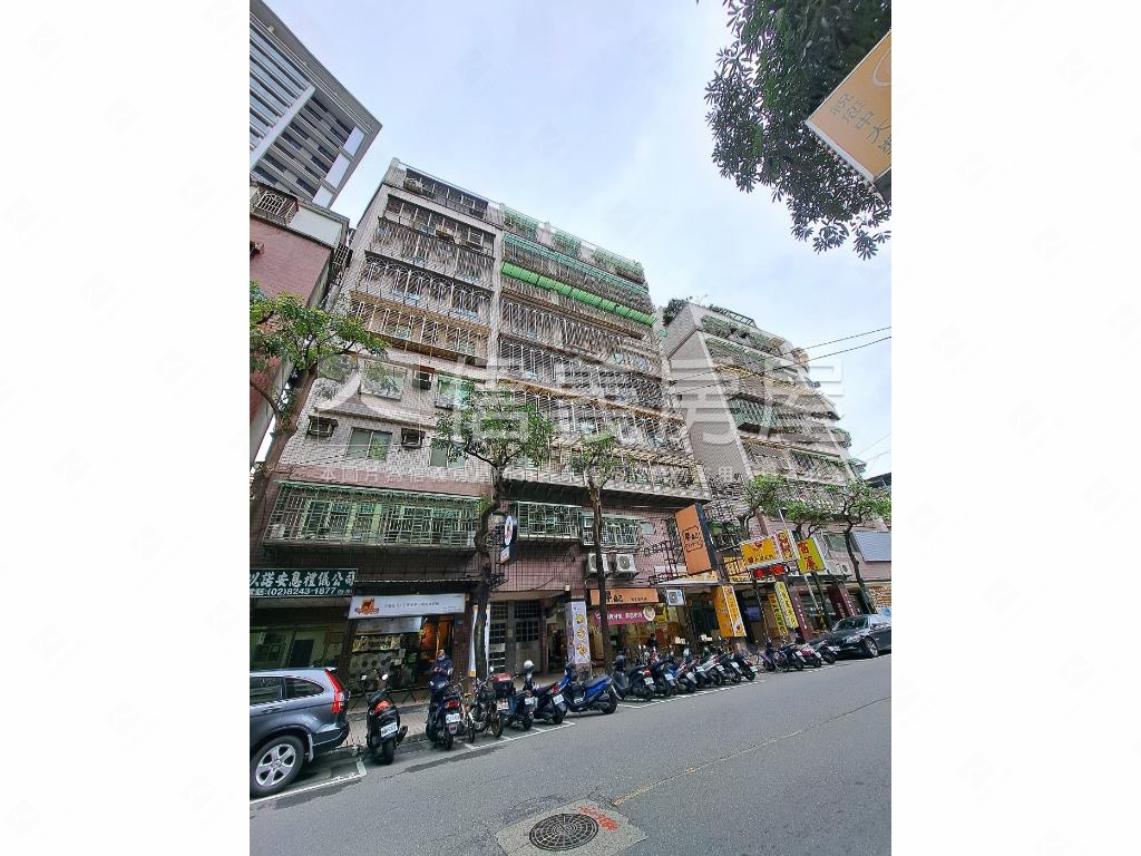 捷運滿堂彩社區外觀及周邊環境