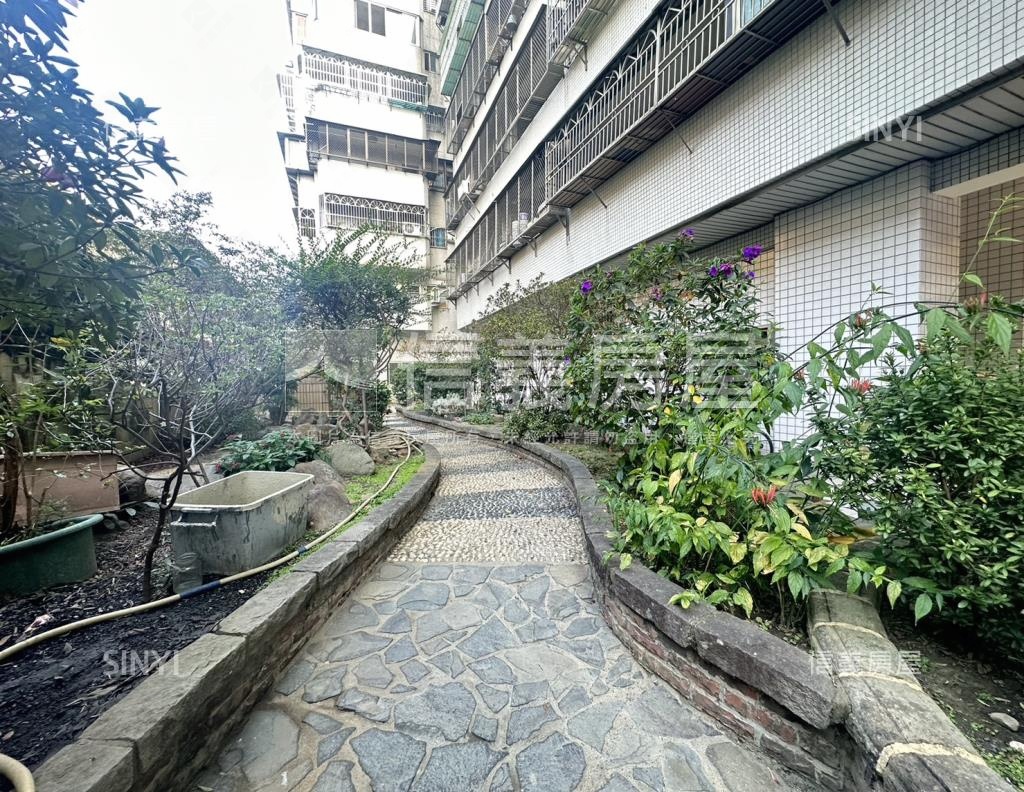 元百貴族大廈社區外觀及周邊環境