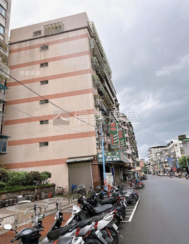 明德路一段223-225號華廈社區外觀及周邊環境