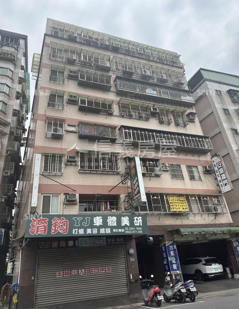 明德路一段223-225號華廈社區外觀及周邊環境