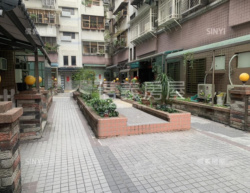鴻運華廈社區外觀及周邊環境