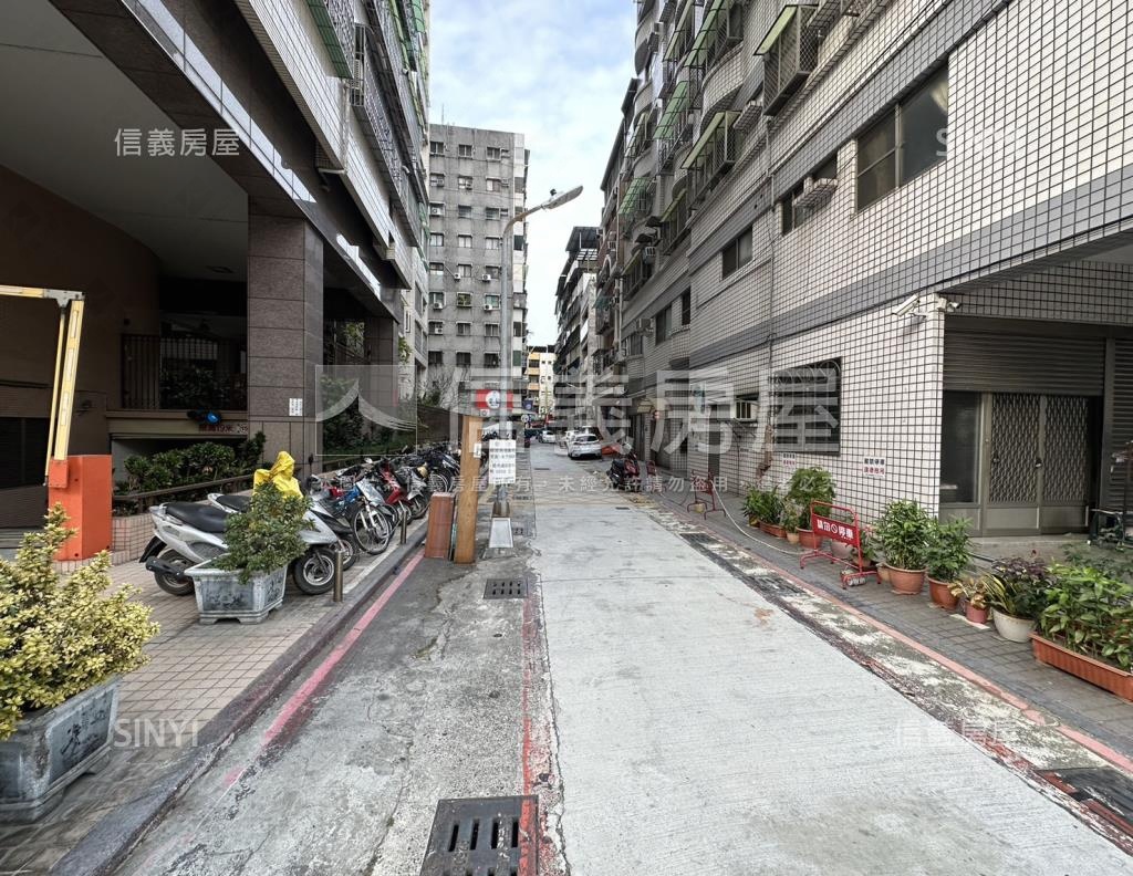 建民路122-128號華廈社區外觀及周邊環境