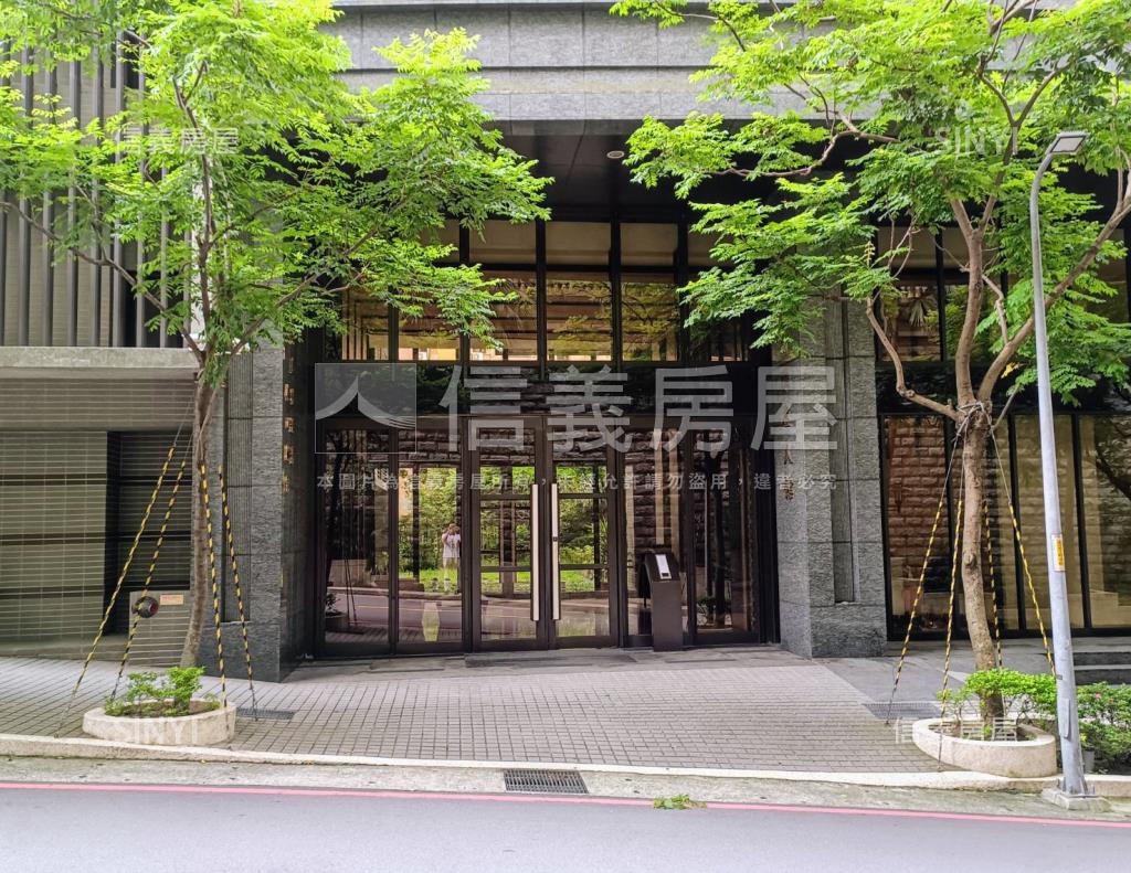 荷雅名人館社區外觀及周邊環境