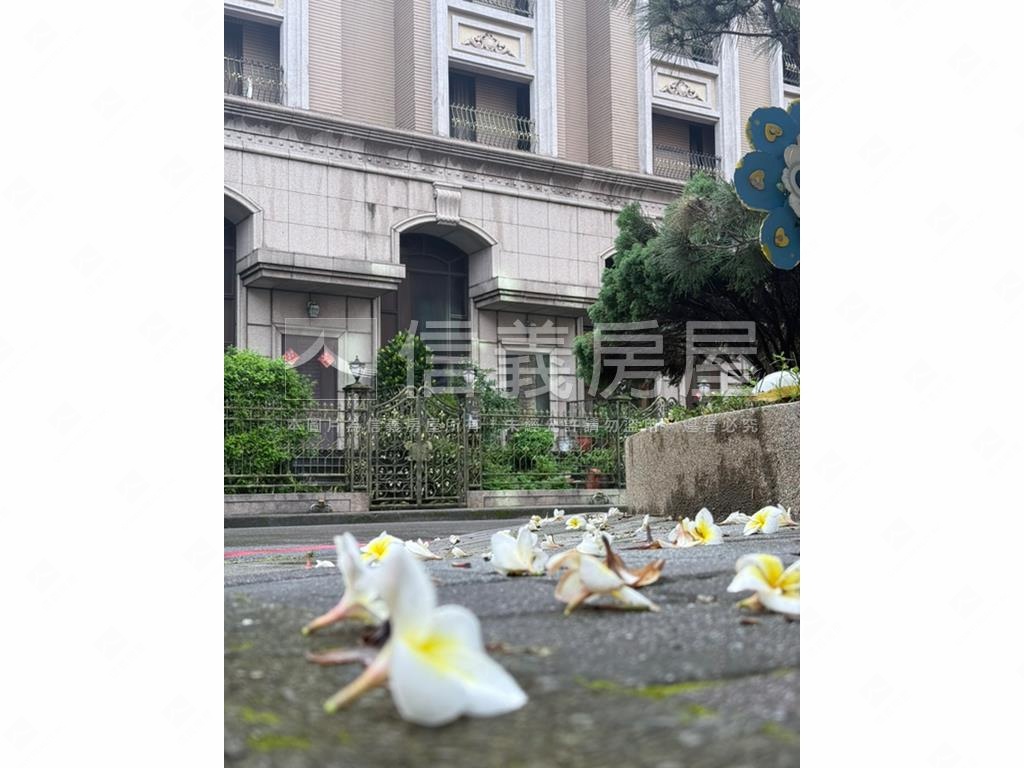 爵士尊邸社區外觀及周邊環境