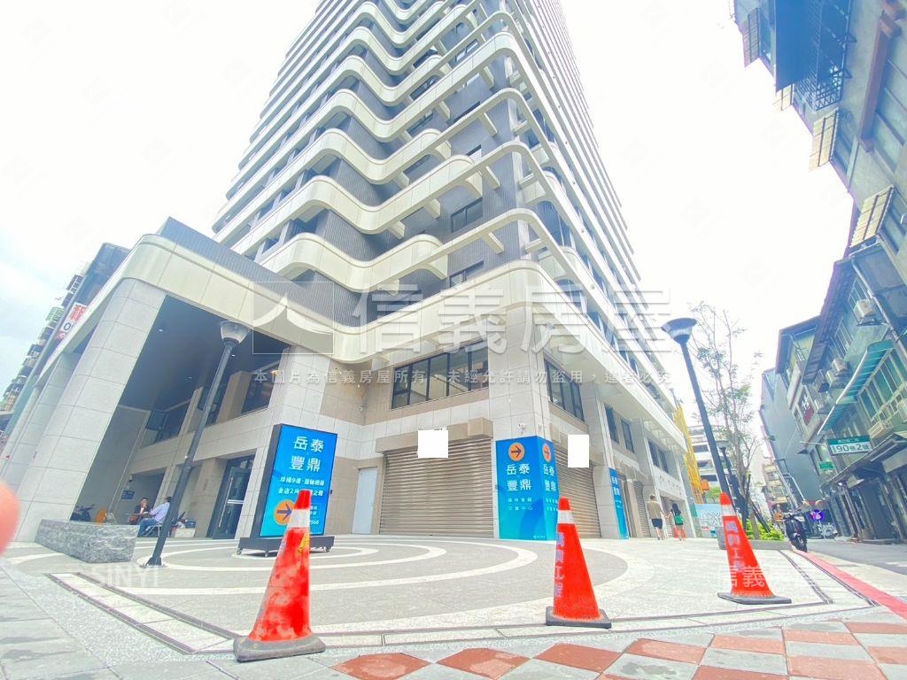 岳泰豐鼎社區外觀及周邊環境