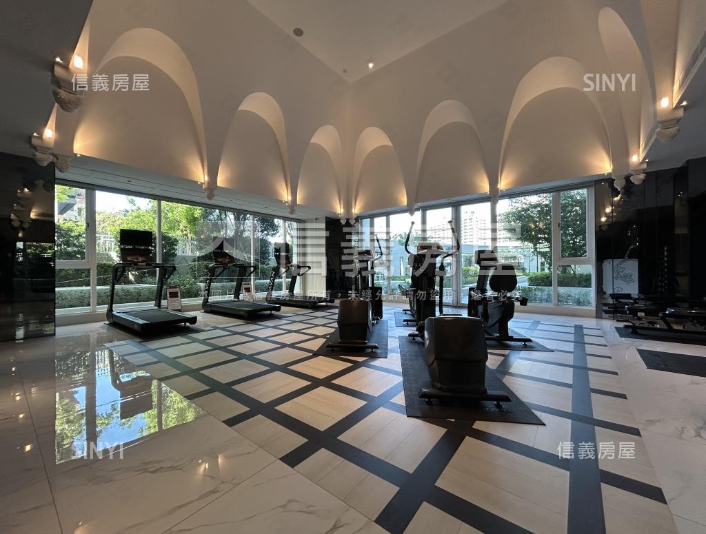 芳崗河左岸社區外觀及周邊環境