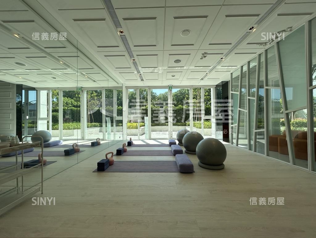 芳崗河左岸社區外觀及周邊環境