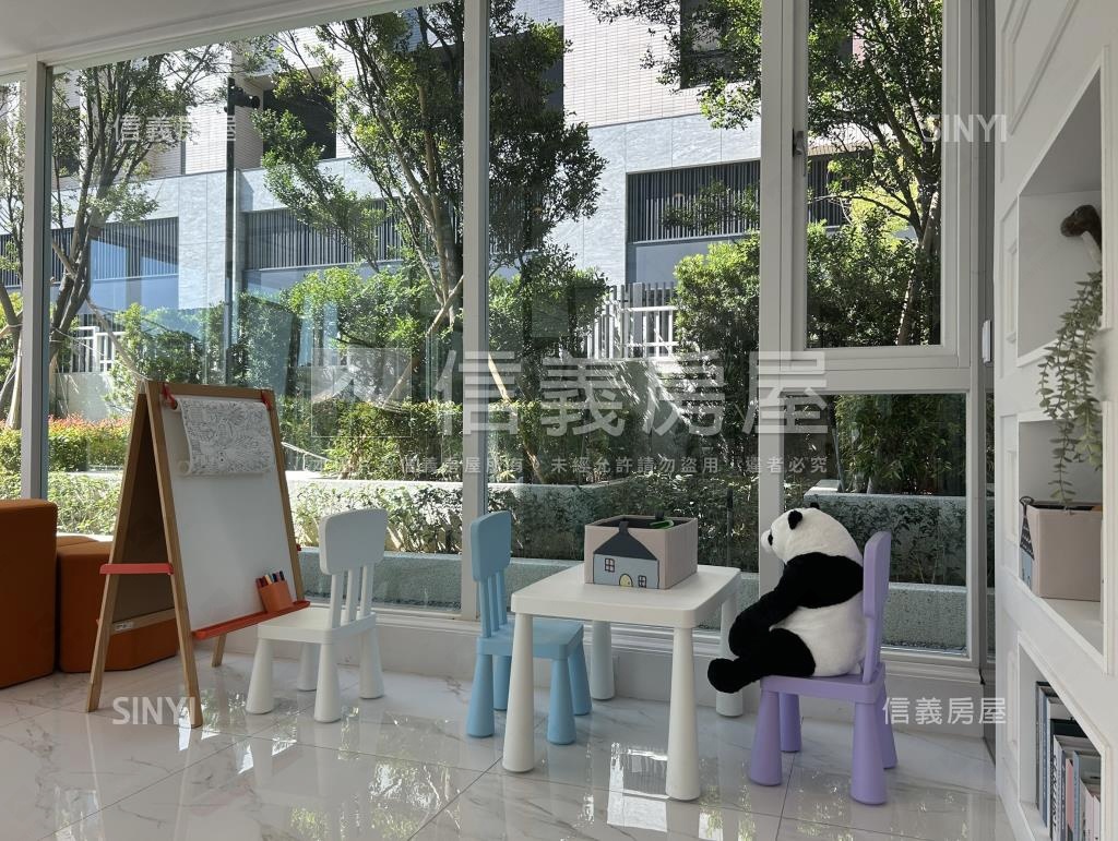 芳崗河左岸社區外觀及周邊環境