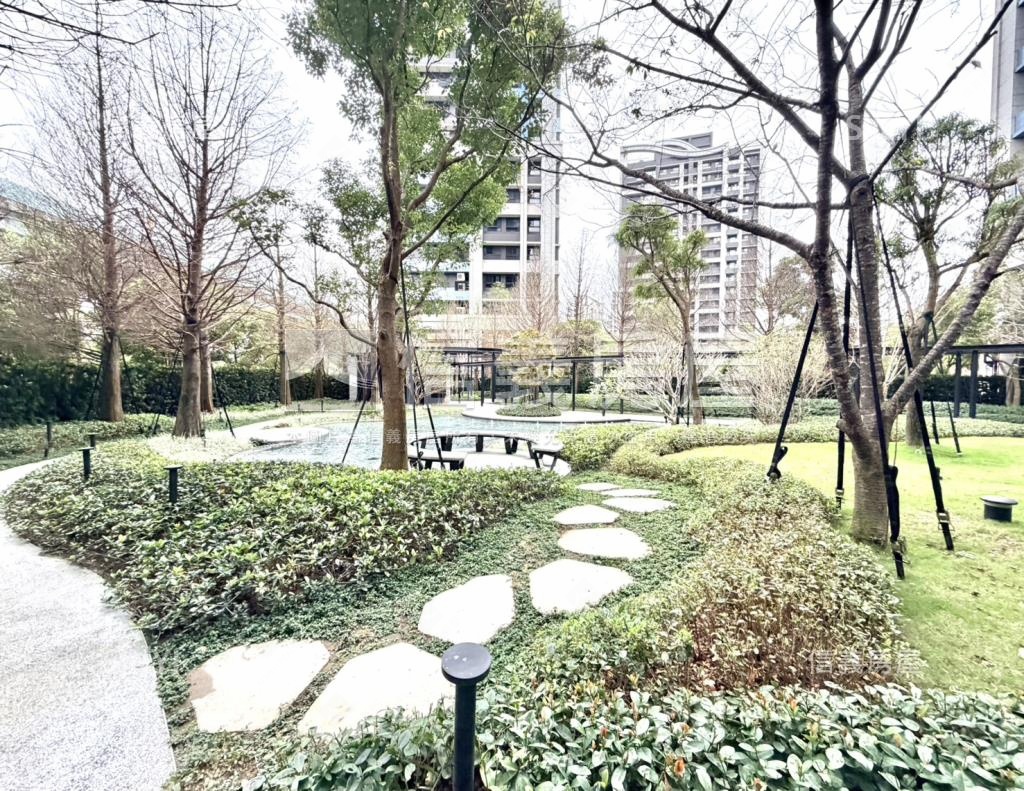 潤泰峰左岸社區外觀及周邊環境