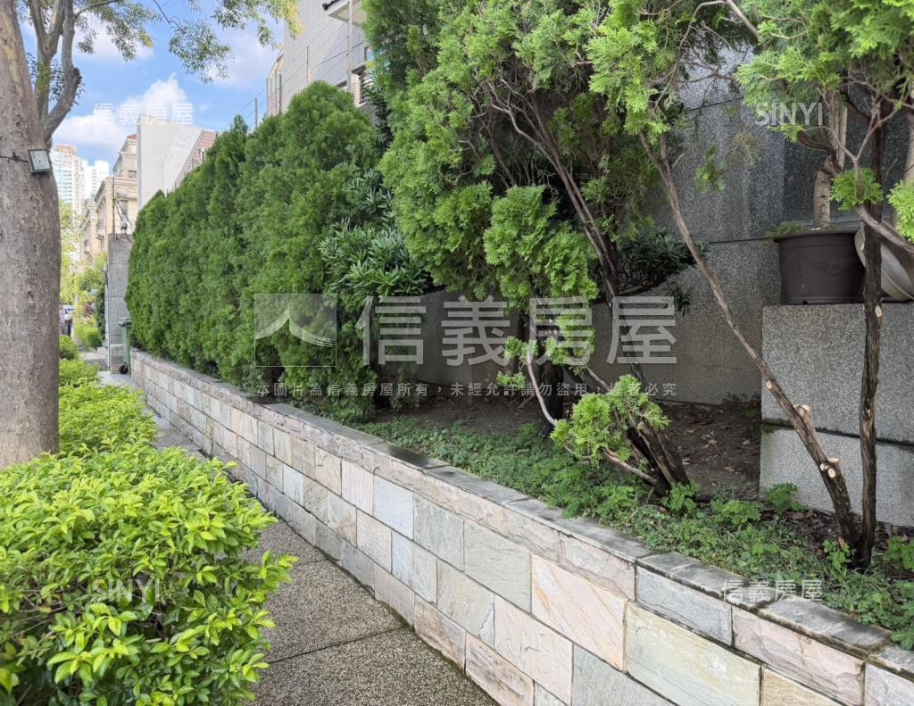 喆園社區外觀及周邊環境