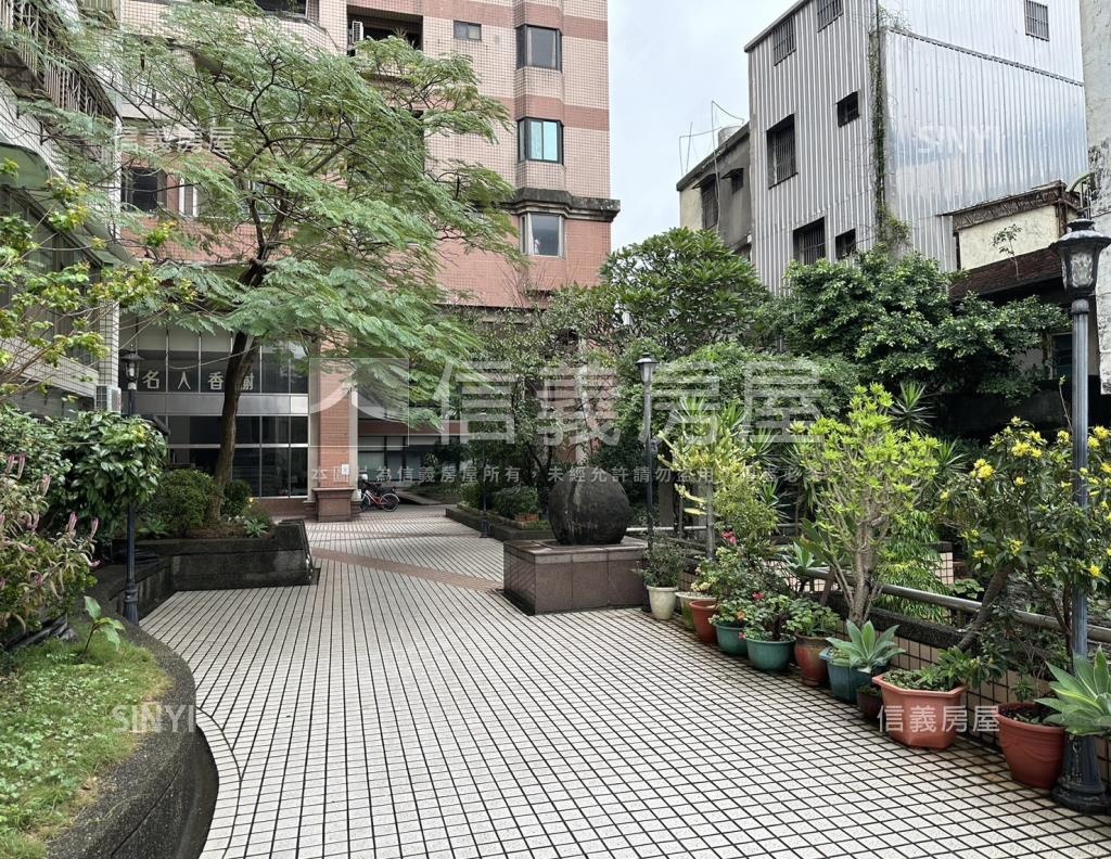 名人香榭社區外觀及周邊環境