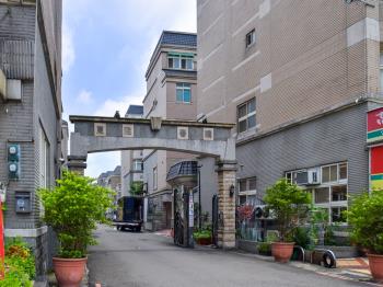 東陞春曉