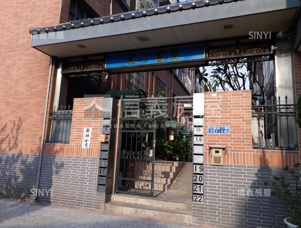 文心富園社區外觀及周邊環境