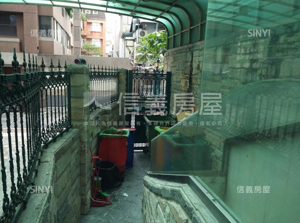 伯爵社區外觀及周邊環境