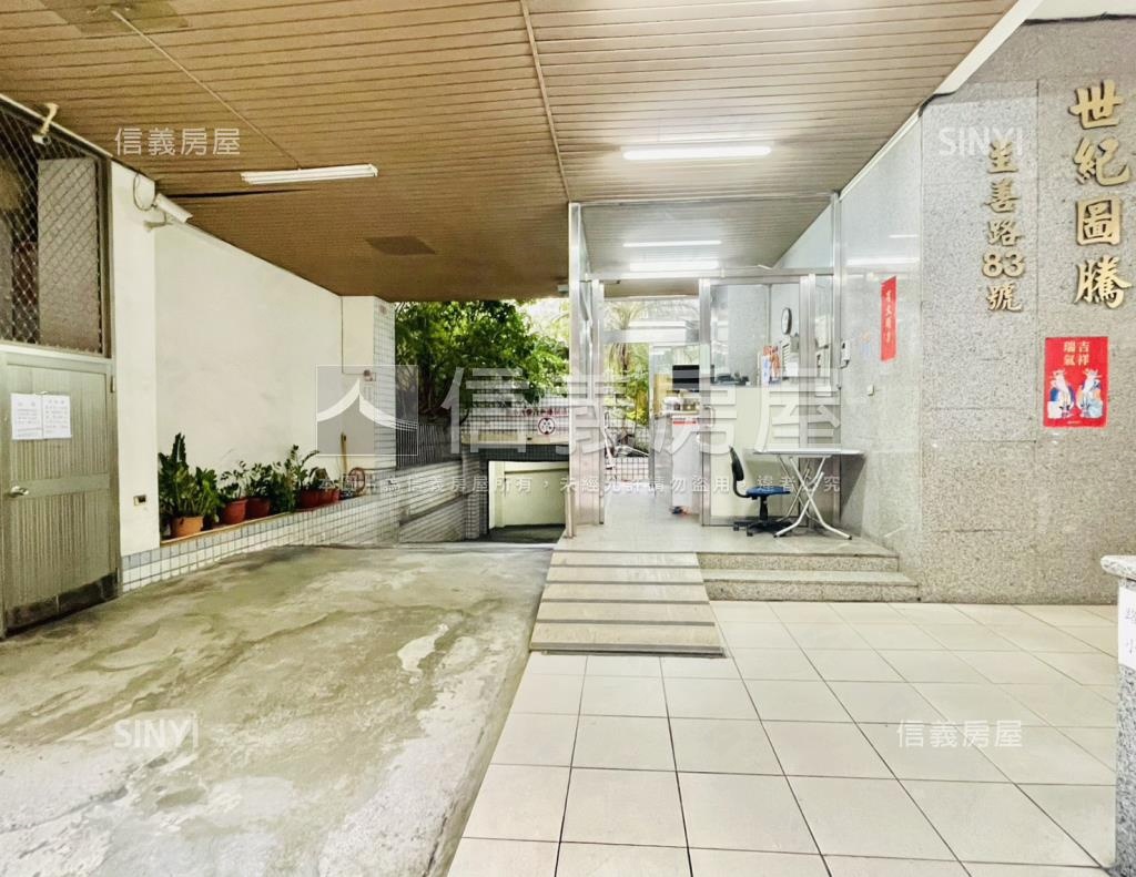 世紀圖騰社區外觀及周邊環境