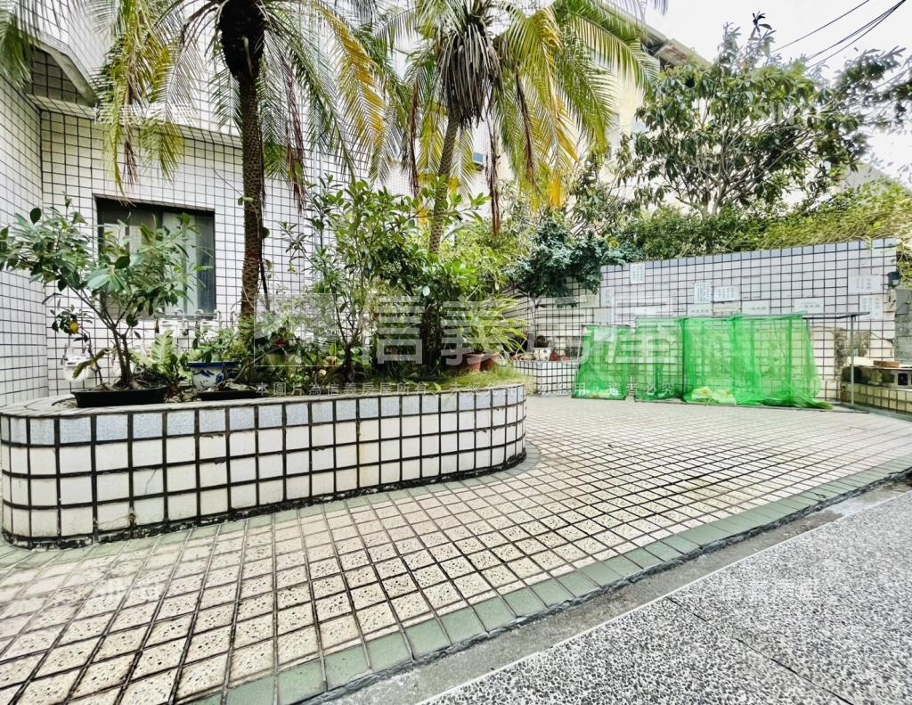 世紀圖騰社區外觀及周邊環境