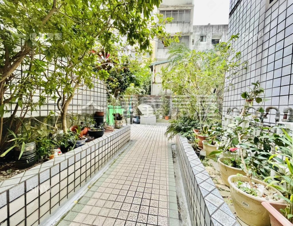 世紀圖騰社區外觀及周邊環境