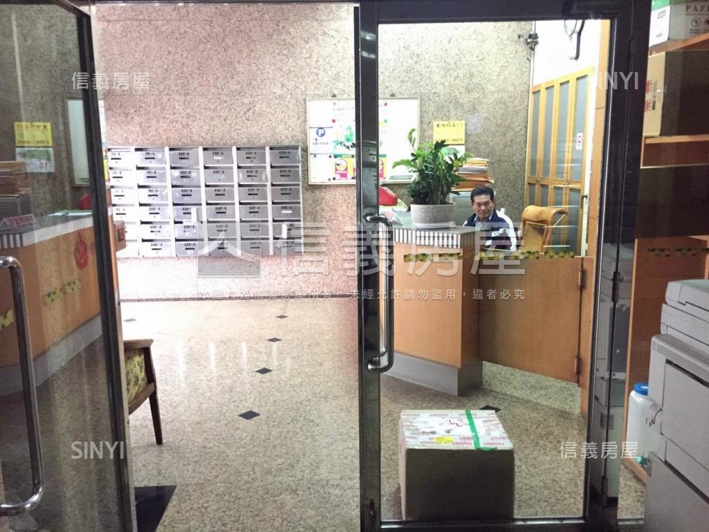 京華富邑社區外觀及周邊環境