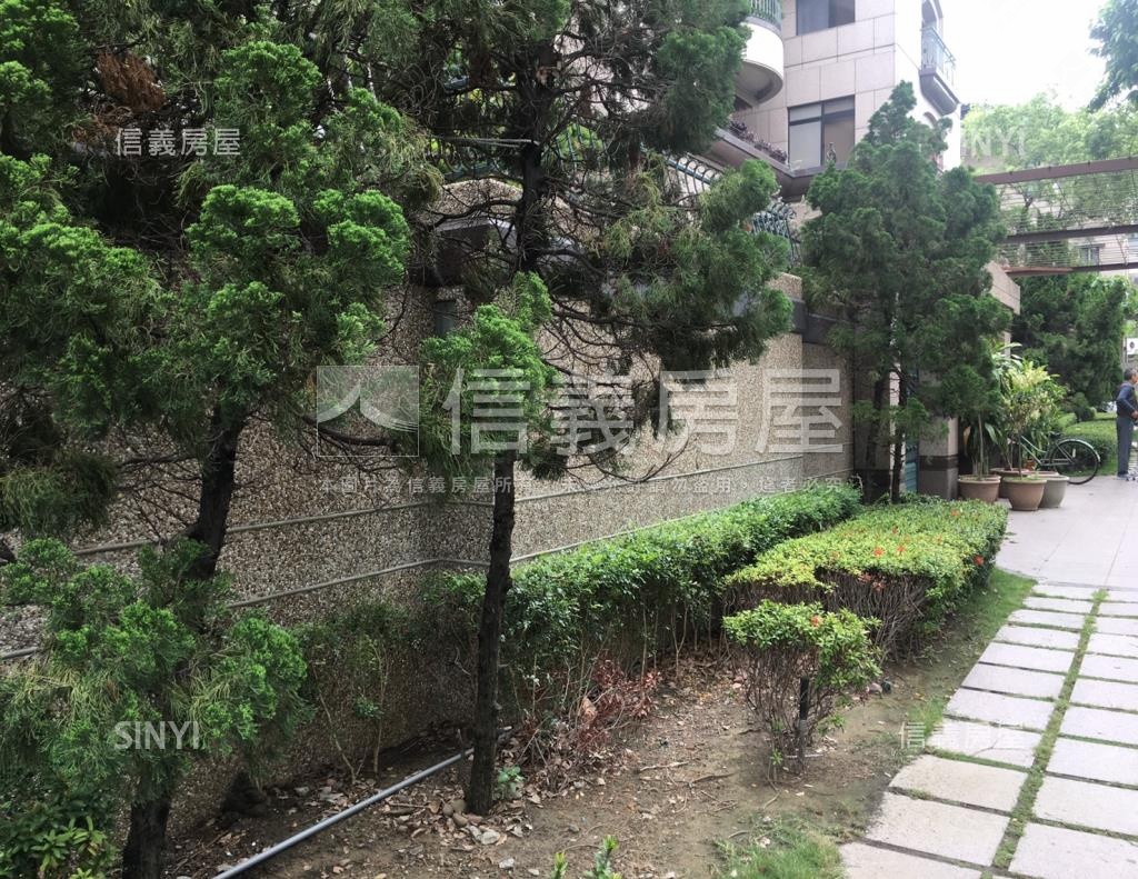 金典社區外觀及周邊環境