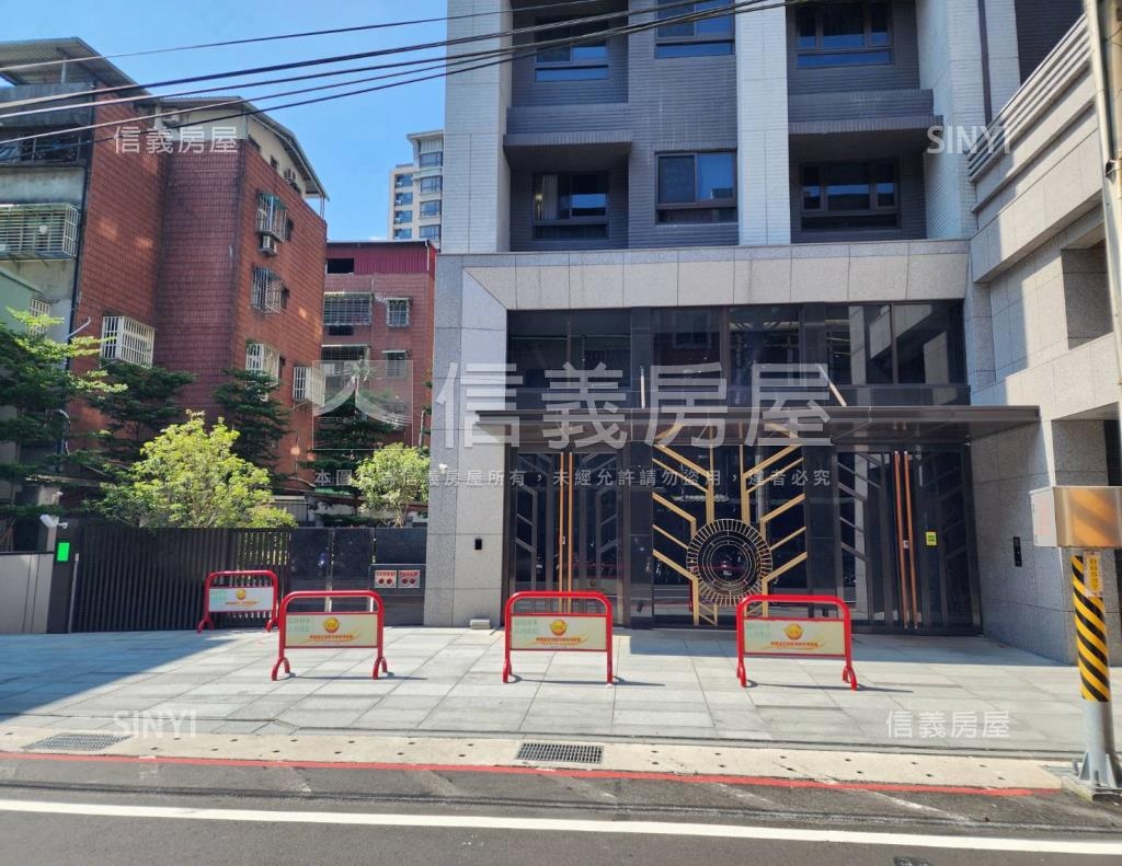 四季行館社區外觀及周邊環境