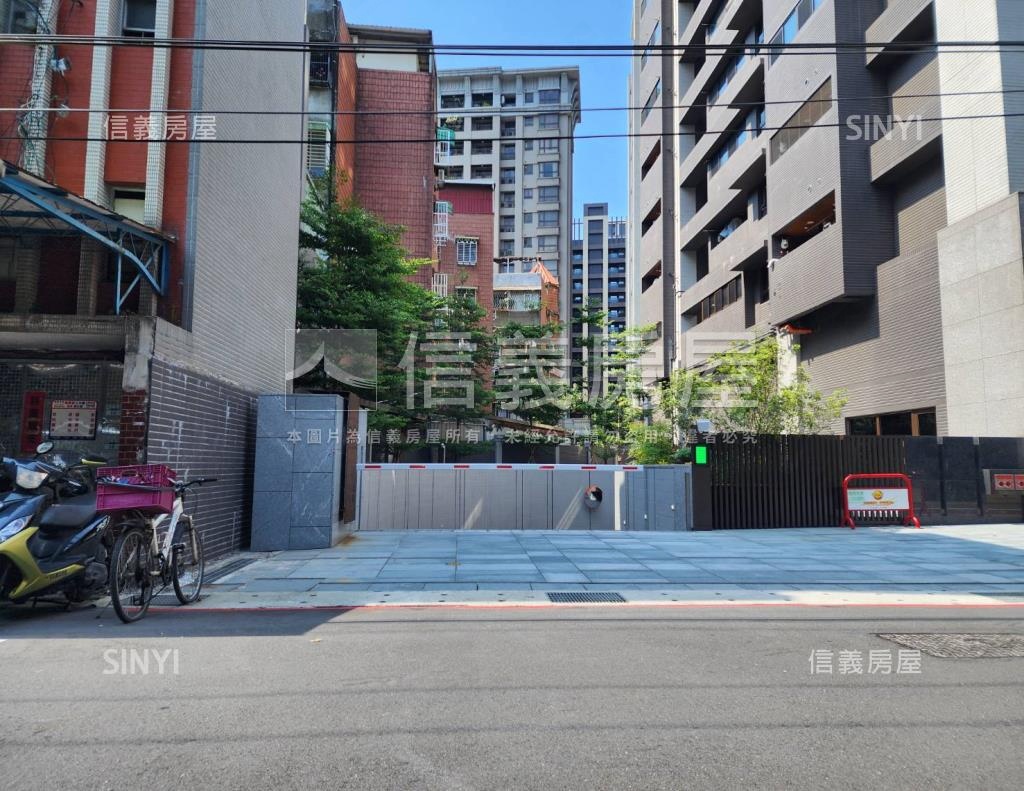 四季行館社區外觀及周邊環境
