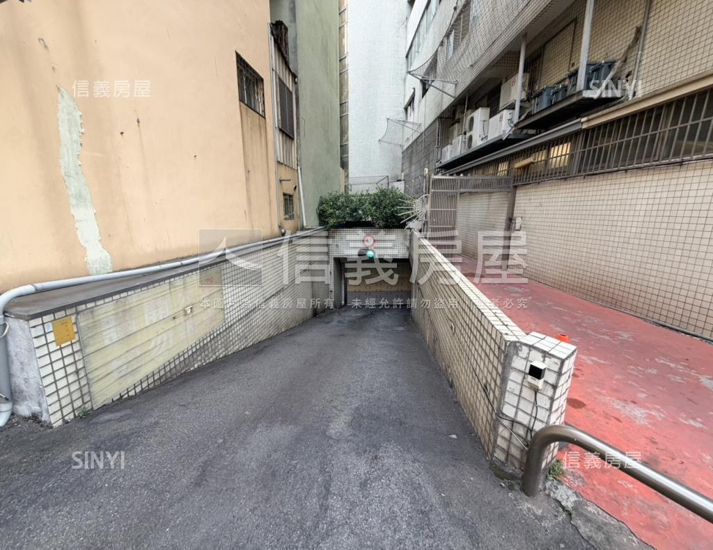 俊國商業大樓社區外觀及周邊環境