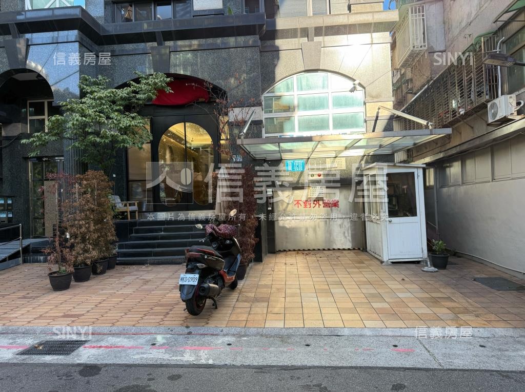 長伸大廈社區外觀及周邊環境