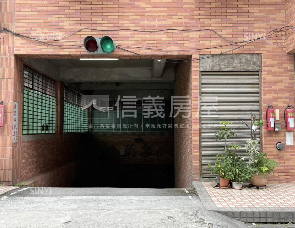 三重世紀名苑社區外觀及周邊環境