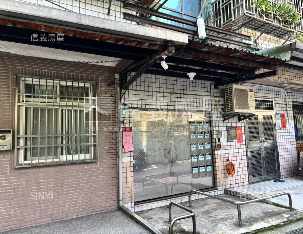 自強路三段110巷華廈社區外觀及周邊環境