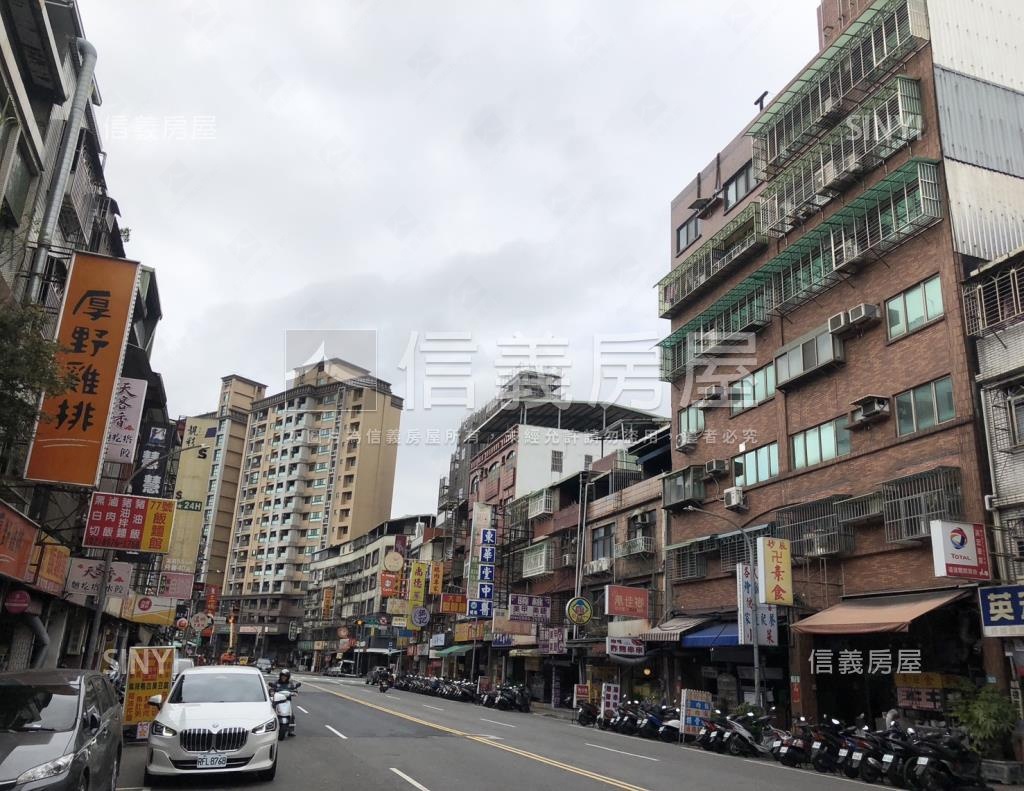 龍門路華廈社區外觀及周邊環境