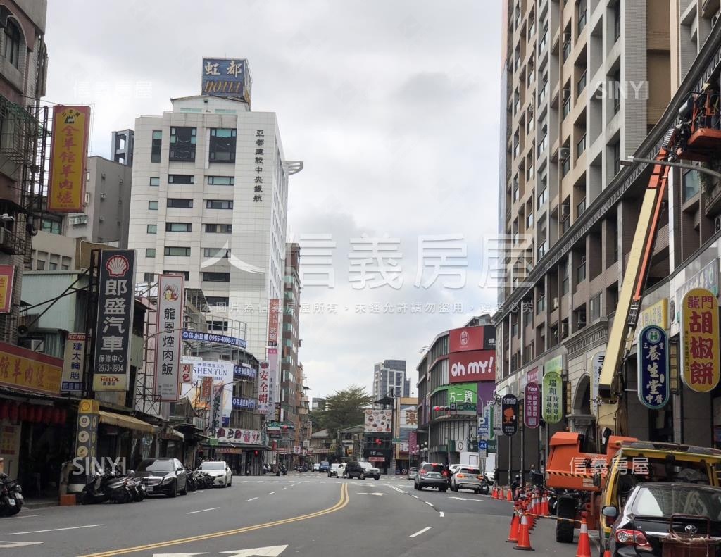 龍門路華廈社區外觀及周邊環境