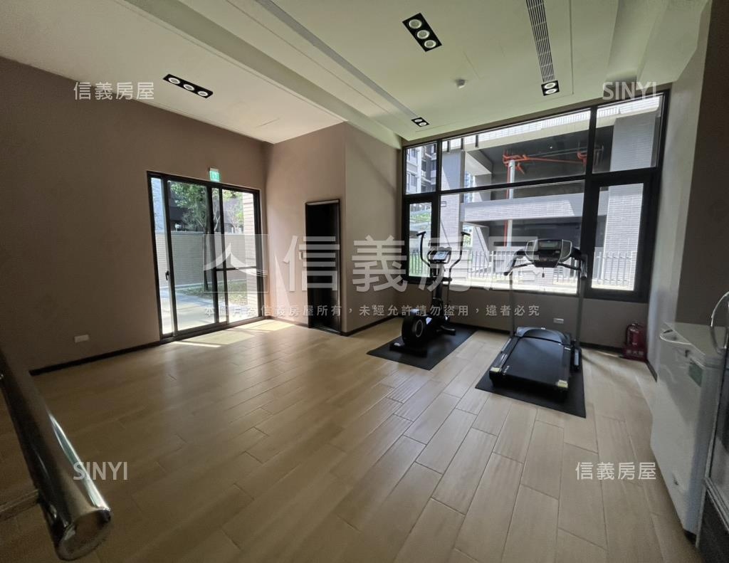 八方富世康社區外觀及周邊環境