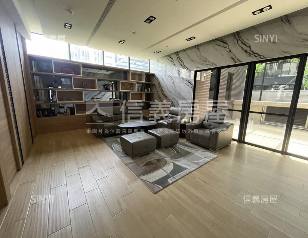 八方富世康社區外觀及周邊環境