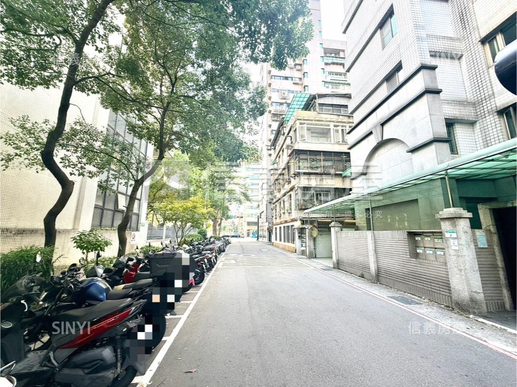 信義路三段111巷華廈社區外觀及周邊環境