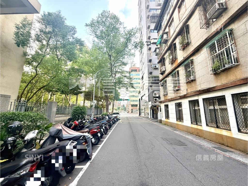 信義路三段111巷華廈社區外觀及周邊環境