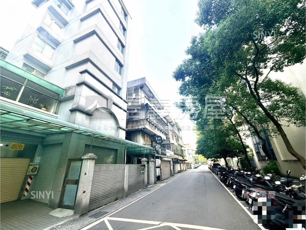 信義路三段111巷華廈社區外觀及周邊環境