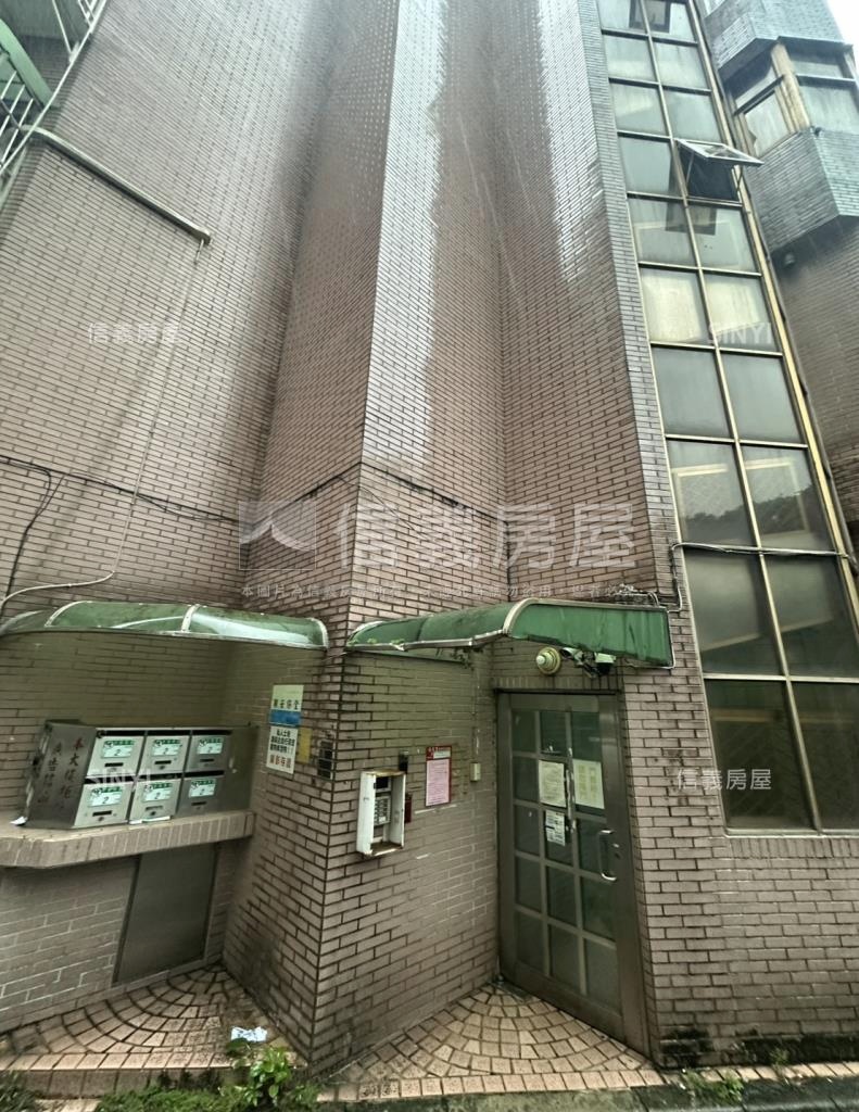 世貿華廈社區外觀及周邊環境