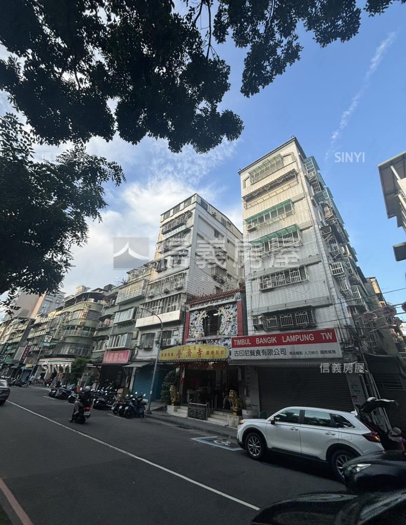 龍濱路華廈社區外觀及周邊環境