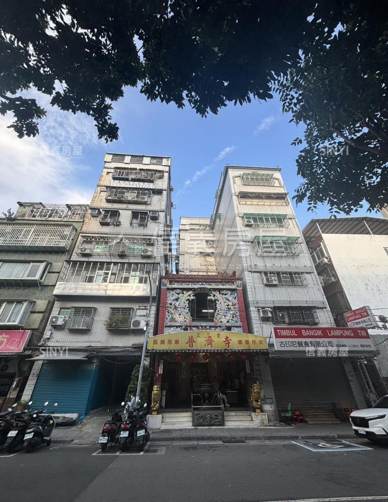 龍濱路華廈社區外觀及周邊環境