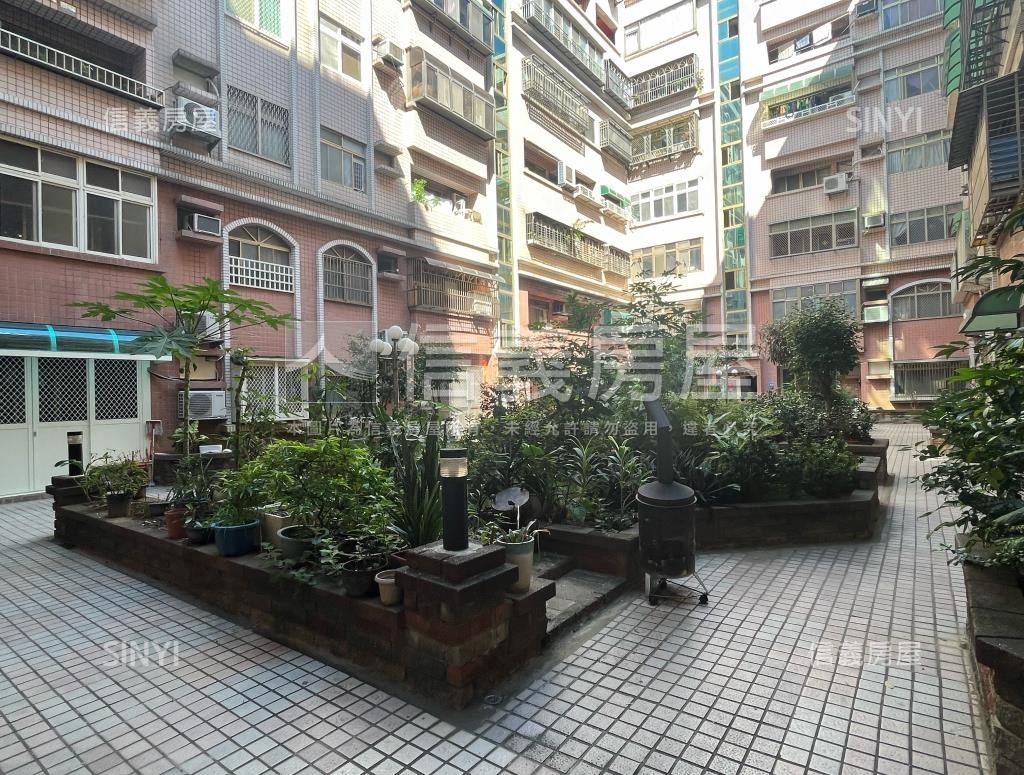 海德堡三期庭園華廈社區外觀及周邊環境