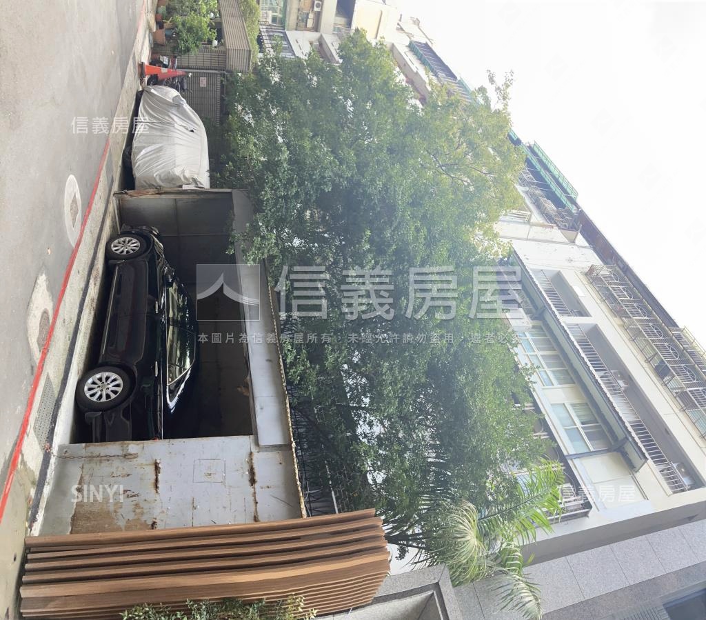 鴻利華廈社區外觀及周邊環境
